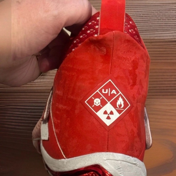 Under Armour highlight hammer MC red/white football cleats Sz 14 men\'s